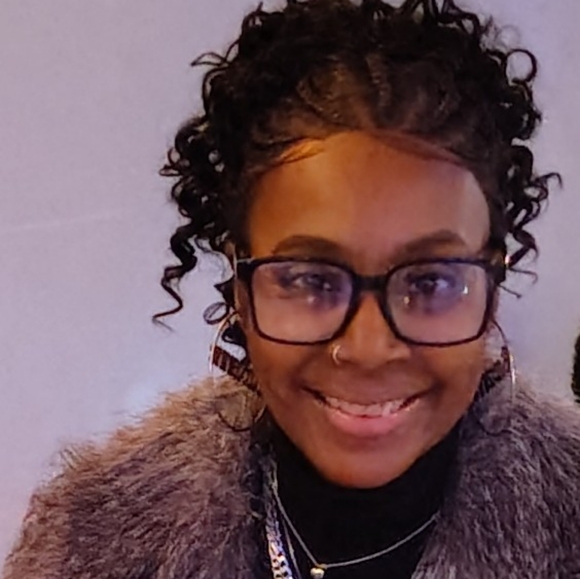 Meet your Posher, Roxanne - Picture 2 of 3